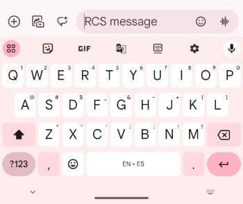 Google Messages begins to roll out a redesigned split-level text field with shortcuts
